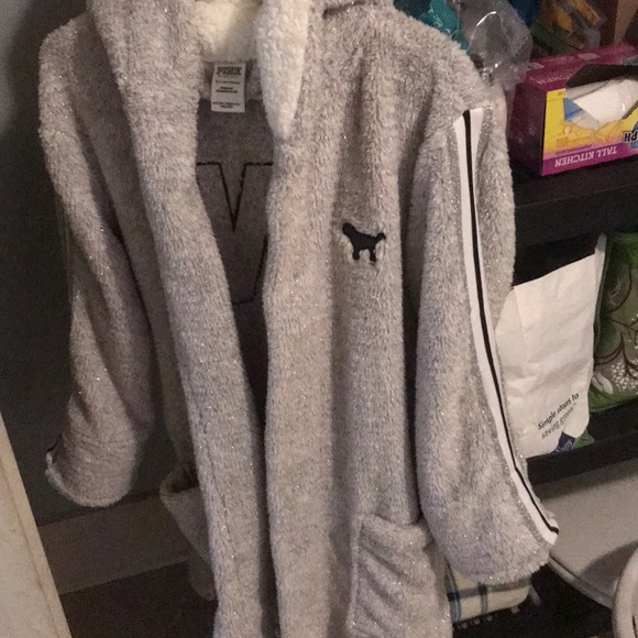 Very cute PINK cozy Sherpa hood robe - Picture 2 of 2